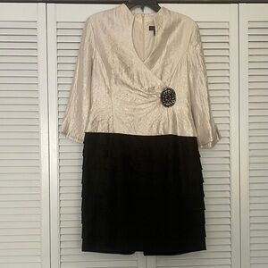 Jessica Howard Cream /Black One Piece Dress